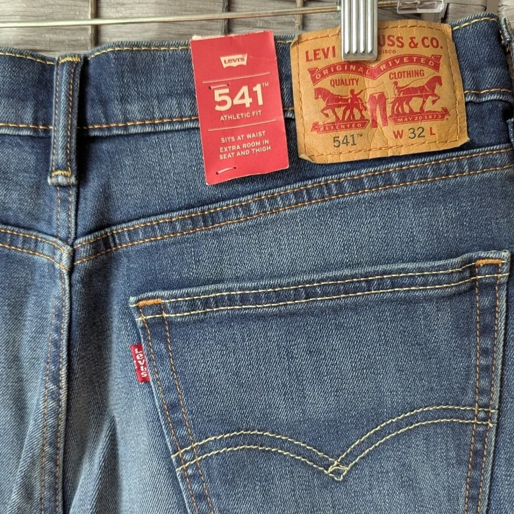 Levi's 541 Athletic Fit Shorts Blue Denim Stretch Jorts Mens Sz 32 NWT Classic